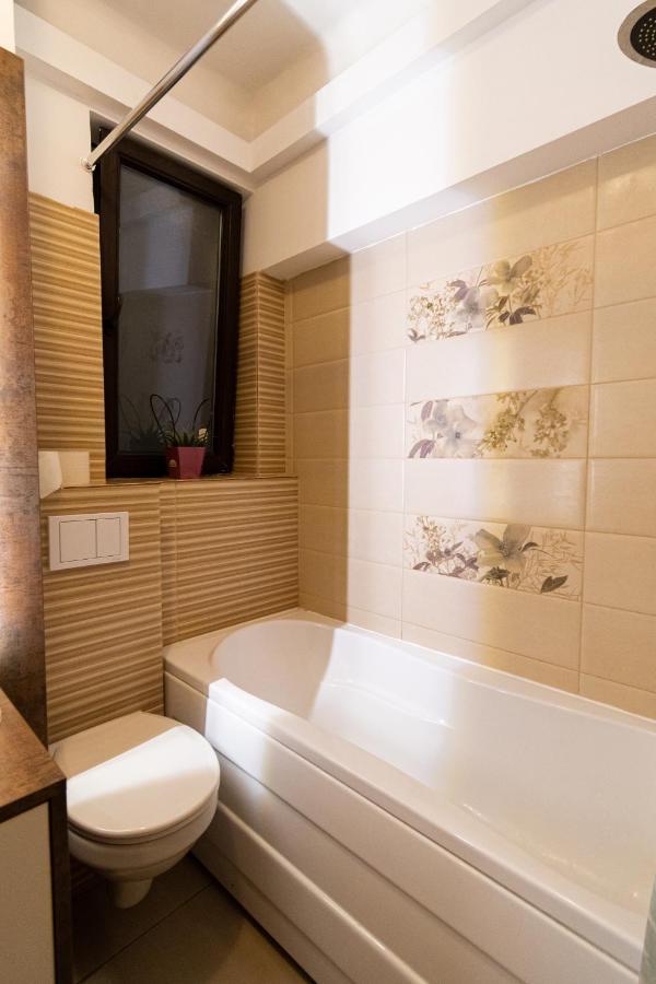 Ardor Apt - Bright And Secluded Apartment In The Heart Of Old Town Brasov Exterior photo