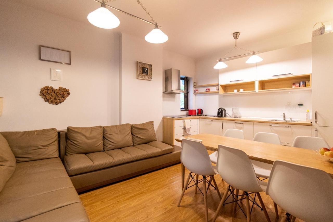 Ardor Apt - Bright And Secluded Apartment In The Heart Of Old Town Brasov Exterior photo